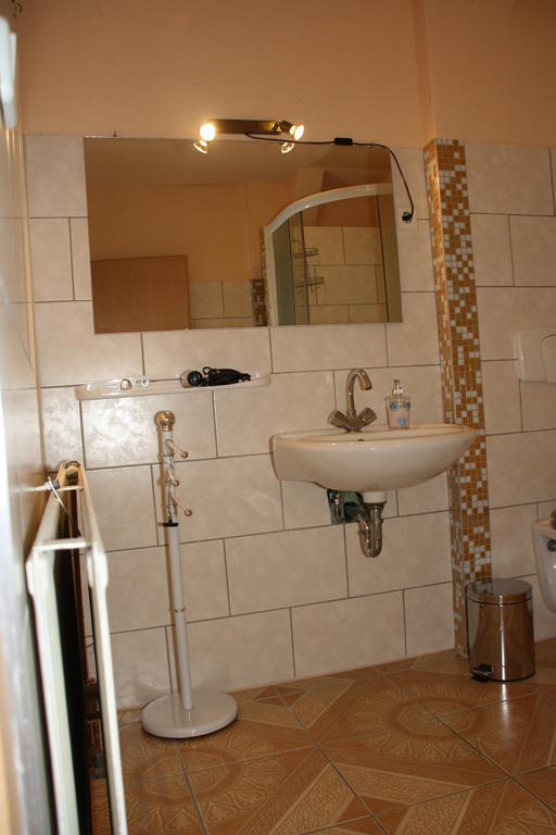 Hotel Hüblers-Schlafquartier Fürstenwalde Habitación foto